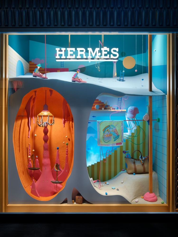 山本桂輔 / エルメス 博多阪急店 ウィンドウディスプレイ「眠りながら
