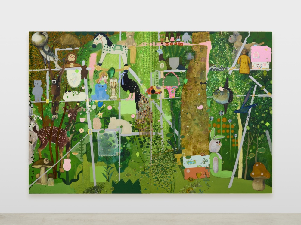 単管パイプと花柄のパターン、ねこのシールに貝殻のネックレス